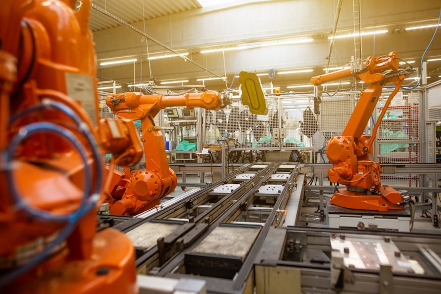 Transformation numérique de la production industrielle avec IoT et robotisation