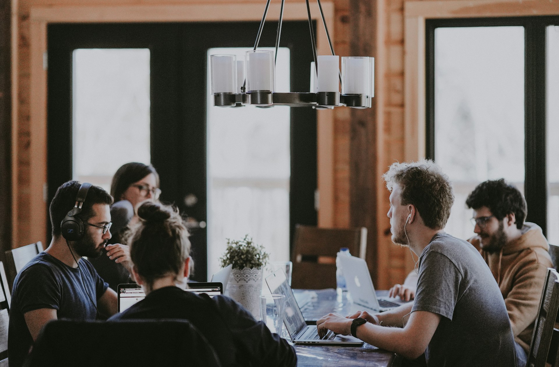 Équipe en atelier Lean - amélioration continue