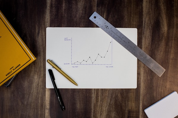 Indicateurs de performance sur tableau de bord numérique